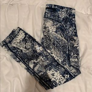 Lululemon leggings size 6